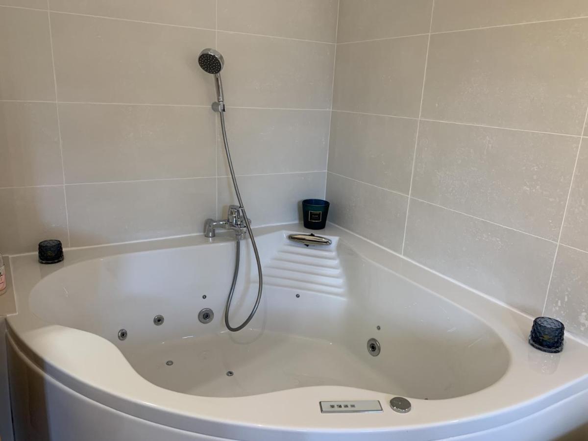 La Badine 5p Piscine Clim Jacuzzi Parc Luxuriant